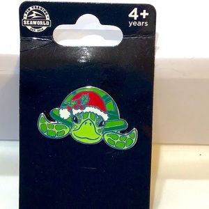 NWT Sea World Christmas turtle pin